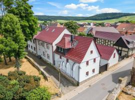 Landhaus Kaiserpfalz #2 bis 10P, hotell med parkering i Memleben