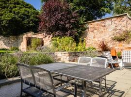 Garden Cottage, Crail, pet-friendly hotel in Crail