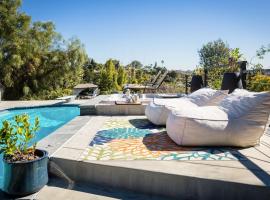 Amazing Views with Heated Pool and Jacuzzi Near Beach, hotel v destinaci Solana Beach