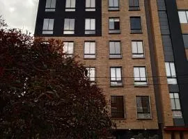 Soul Santa Bárbara, Top location, Caminando al Centro Comercial Unicentro, Suite de 20mts2, Cómoda cama Queen Size, Netflix y Wifi de fibra óptica con Coworking y Gym en el edificio