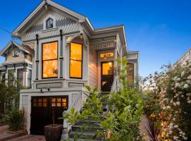 Minimalistic 1885 Queen Anne Cottage 2B-2B Upper Level Flat in Alameda, hotel di Alameda