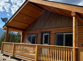 McDonald Cabin #6 next to YNP, hotel v destinaci Sphinx
