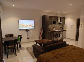 Just Nice Stays @ The Gardens, hotel di Accra