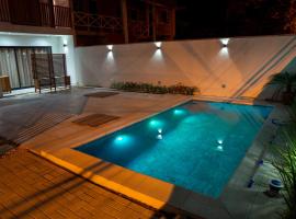 Carolekerry Apartments, hotel u gradu Sao Sebastijao