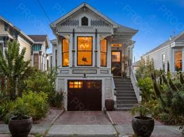Garden Level Flat in 1885 Queen Anne Victorian Cottage in Alameda, hotel in zona AMF Southshore Lanes, Alameda