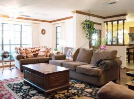 2 room luxury suite near airport & The Woodlands, habitació en una casa particular a Houston