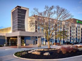 Holiday Inn Burlington Hotel & Conference Centre, an IHG Hotel، فندق في بيرلينغتون