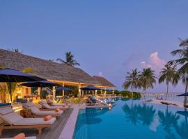 Emerald Faarufushi Resort & Spa - Deluxe All Inclusive، فندق في را أتول