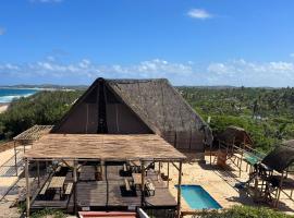 Mango Beach Resort: Praia do Tofo şehrinde bir orman evi