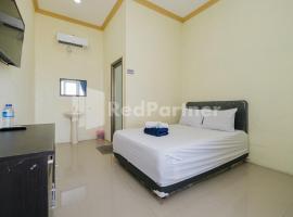 Grand Kencana Guesthouse Syariah near Wisata Bahari Lamongan, hotel i Paciran