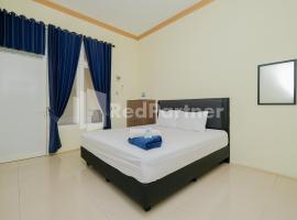 Grand Kencana Guesthouse Syariah near Wisata Bahari Lamongan, hotel v destinaci Paciran