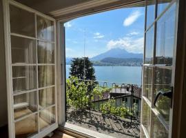 Charming house with a lake view, hytte i Luzern