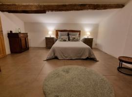 Chambres entre Ventoux et luberon, hotel na may parking sa Sault-de-Vaucluse