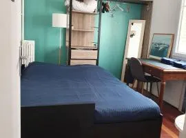 Chambre privée au calme chez l'habitant