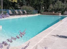 Domaine de La Barde apartments in the old walnut mill and forge, vacation rental in Le Bugue