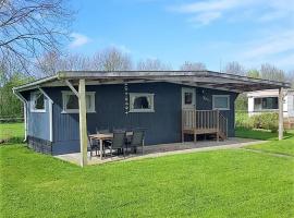 Chalet op mini-camping de Peelweide, אתר קמפינג בGrashoek