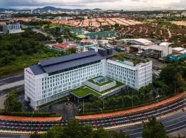 Ramada Plaza by Wyndham Chao Fah Phuket
