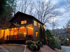 Spacious Resort Log Cabin, Easy Drive, Hot Tub, Arcade Gameroom, Mountain Vibe, hotel v destinácii Gatlinburg