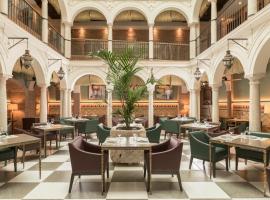 Palacio Solecio, a Small Luxury Hotel of the World, hotel cerca de Museo Carmen Thyssen, Málaga