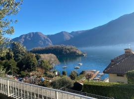 Villa The Central Tree - Lake View and Terrace, hotell i Sala Comacina