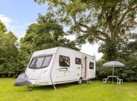Luxury Luna, campsite in Whitchurch