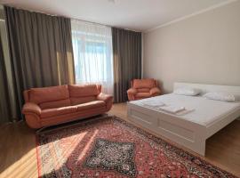 452 Возле Байтерека для компании 1-6 человек с 2 кроватями и диваном, khách sạn gần Nurzhol Boulevard, Astana