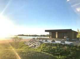 Exclusive Beach House Ramberg, holiday home in Ramberg