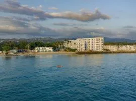 Costa Corcega 1F- Puerta del Sol Beachfront Escape