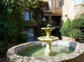 Gite Les Volets Bleus du Segur, hotel v destinácii Le Ségur-Suech