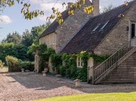 Great Ashley Farm Bed and Breakfast & Shepherds Huts, guest house in Bradford on Avon