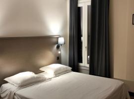 HÔTEL ROYAL MONTREUIL – hotel w mieście Montreuil
