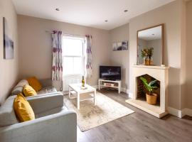 Family home in central Guildford with Parking, hotel near Stoke Park, Guildford