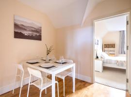 Guildford Station with Parking, apartamento em Stoughton