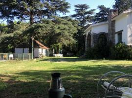 Villa Vazquez - Chalet con Quincho, cabin in La Falda