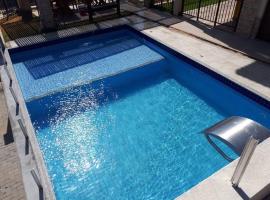 Flat aconchegante a uma quadra da praia, hôtel à Trairi