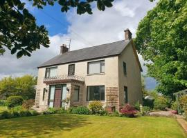 North Coast country home(Portrush,Portstewart,Giant's Causeway), villa i Balnamore