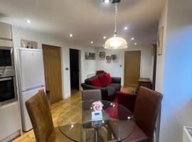 Pine cottage with private hot tub, apartment in Upper Hulme