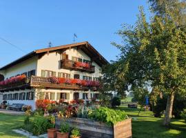 Schneiderhof Ferienwohnung mit Alpenblick, hotel in Fischbachau