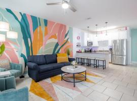 Luxury Beach Retreat Townhouse Sleeps 8, villa in Gulfport