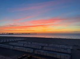 Seafront apartment 2 bed Duinbergen, apartment in Knokke-Heist