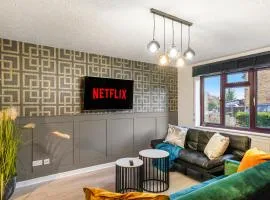 Stylish 3 Bed House in Greenhithe