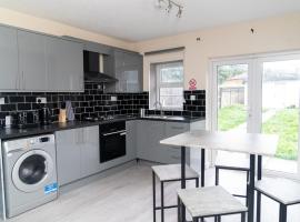 Beautiful 5 single bedroom house, hotel en Dagenham