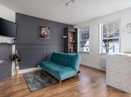 Stylish apartment in the heart of Kingston town centre, căn hộ ở Kingston upon Thames