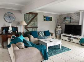 Whalehouse, pet-friendly hotel in Bongaree