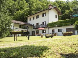Agriturismo Maso Rocca, hotel with parking in Ala