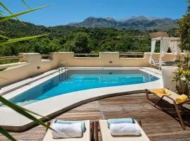 Verekinthos Villas - Pool, Hot Tub, BBQ, Kids Playground, Stunning Mountain Views