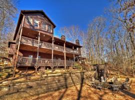 Stokes Haven - Fireplace Hot Tub - Pet Friendly, hotel in McCaysville
