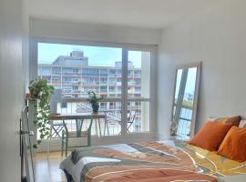 Chambre tout confort, spacieuse, calme et lumineuse avec balcon – kwatera prywatna w mieście Bagnolet