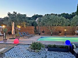 Viesnīca L'Hirondelle Bleue - Villa avec piscine pilsētā Flayosc