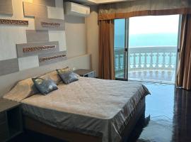 Private beach Spacious pool and panoramic SeaView from balconies, 3 Bedroom in Pattaya, hotel with parking in Pattaya North